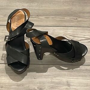 GUESS heels!